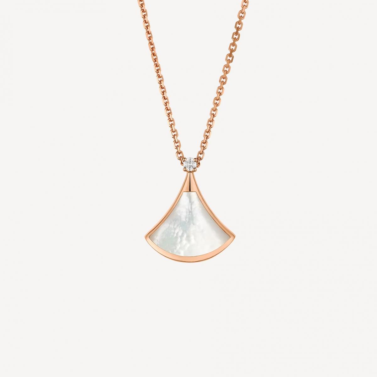 靈感來自古羅馬浴場的馬賽克弧線，Divas’ Dream 系列以扇形設計散發獨特韻味。