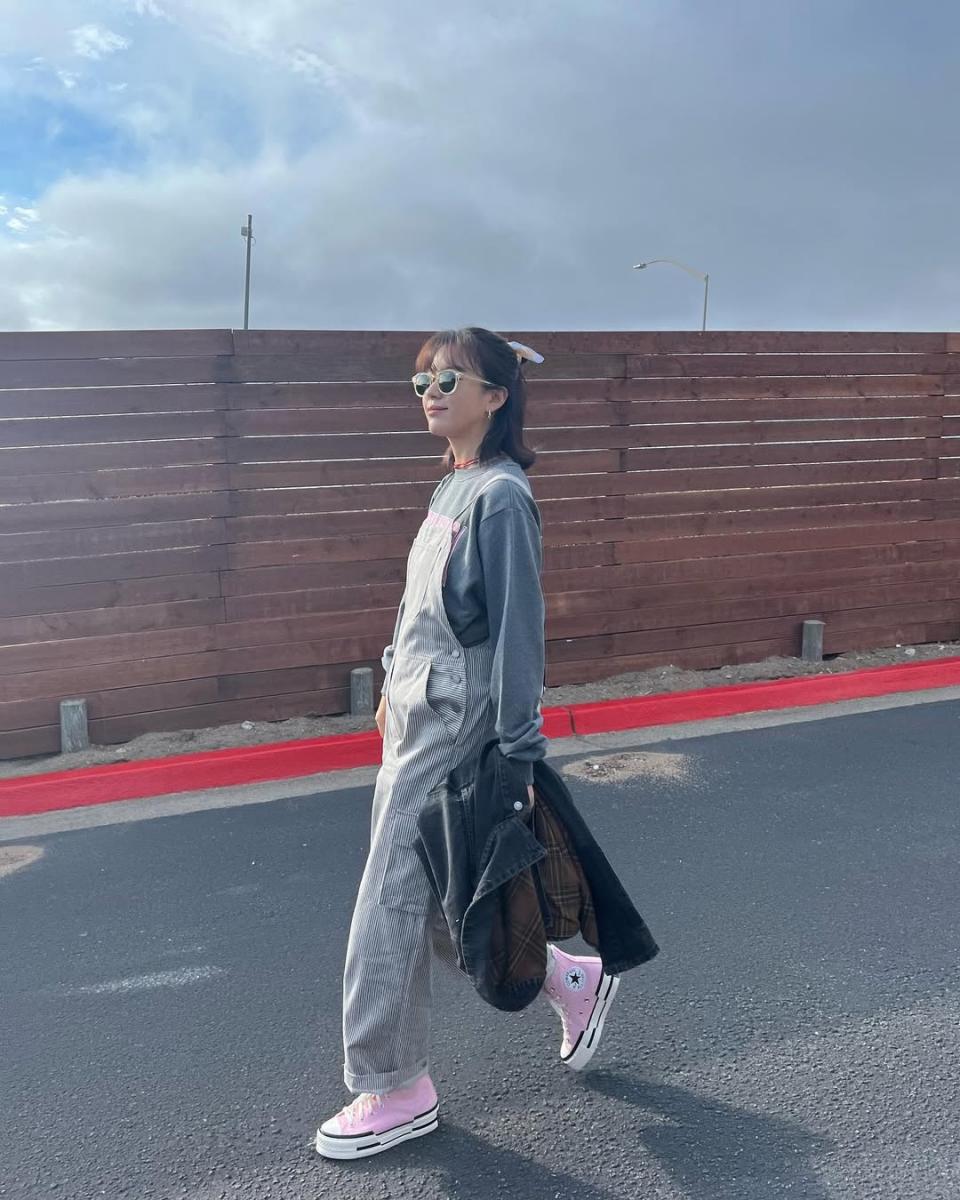 這雙厚底 Converse，設計師以經典的「Chuck 70」鞋型為藍本進行解構，經由拼貼的方式，讓一雙高筒帆布鞋變得更有特色！