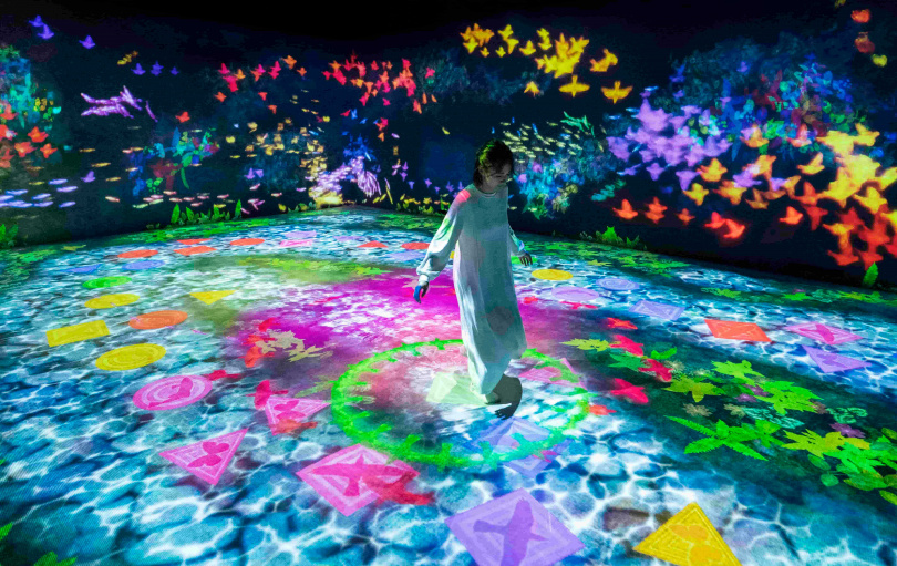 《水上彈跳的天才跳房子》圖片／“teamLab Future Park Okinawa”， T Galleria by DFS,沖繩 c teamLab。