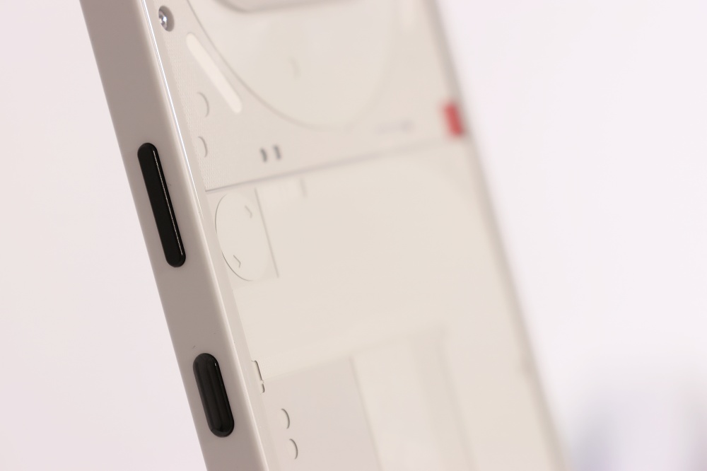 透明手機 Nothing Phone 3a 在台發表，售價 13990 元起