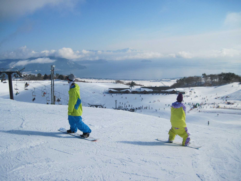 高島市最大的滑雪場「箱館山滑雪場」每年都吸引許多旅客朝聖。
