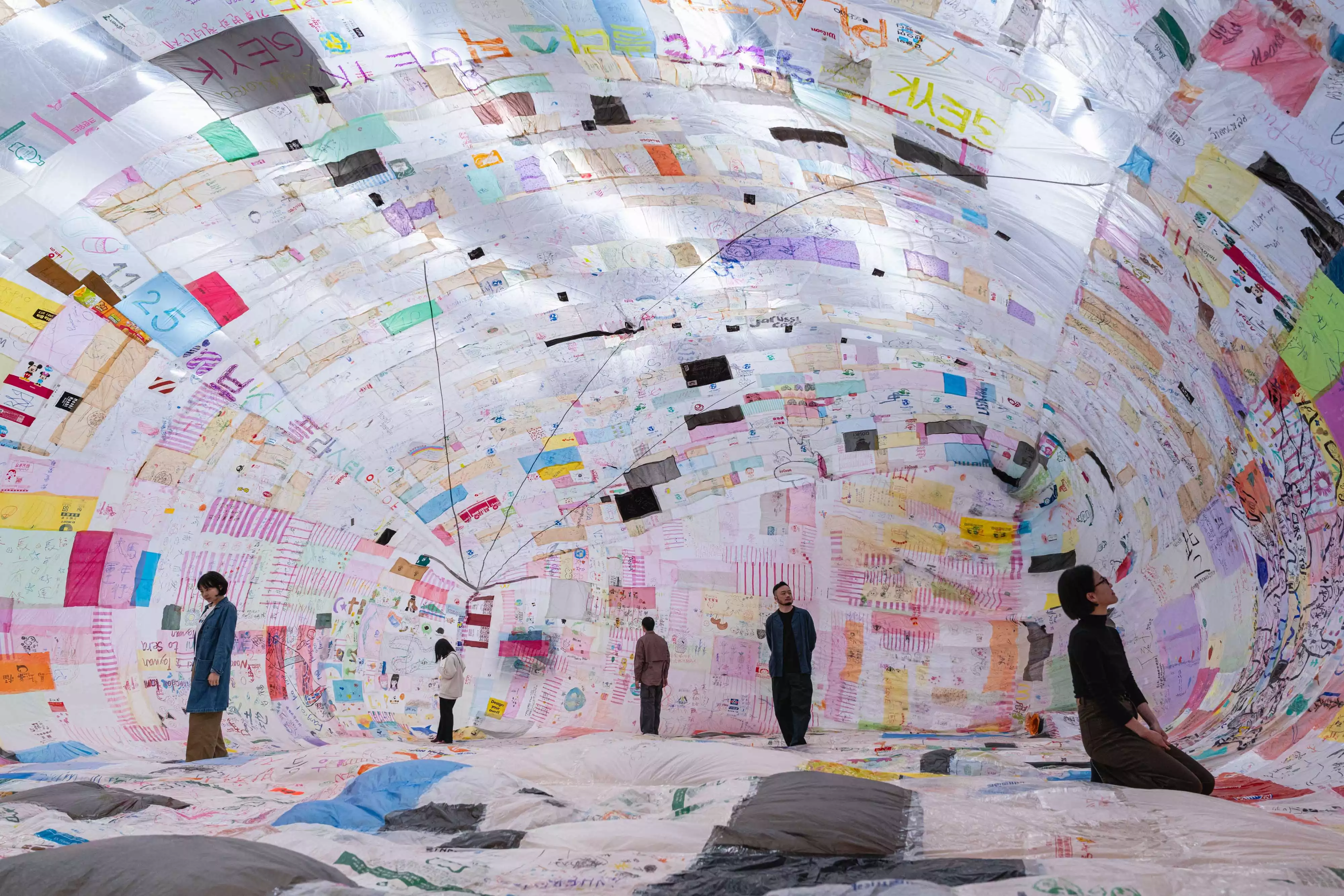 新北美術館 ​  托馬斯．薩拉切諾，〈太陽能飛行博物館〉