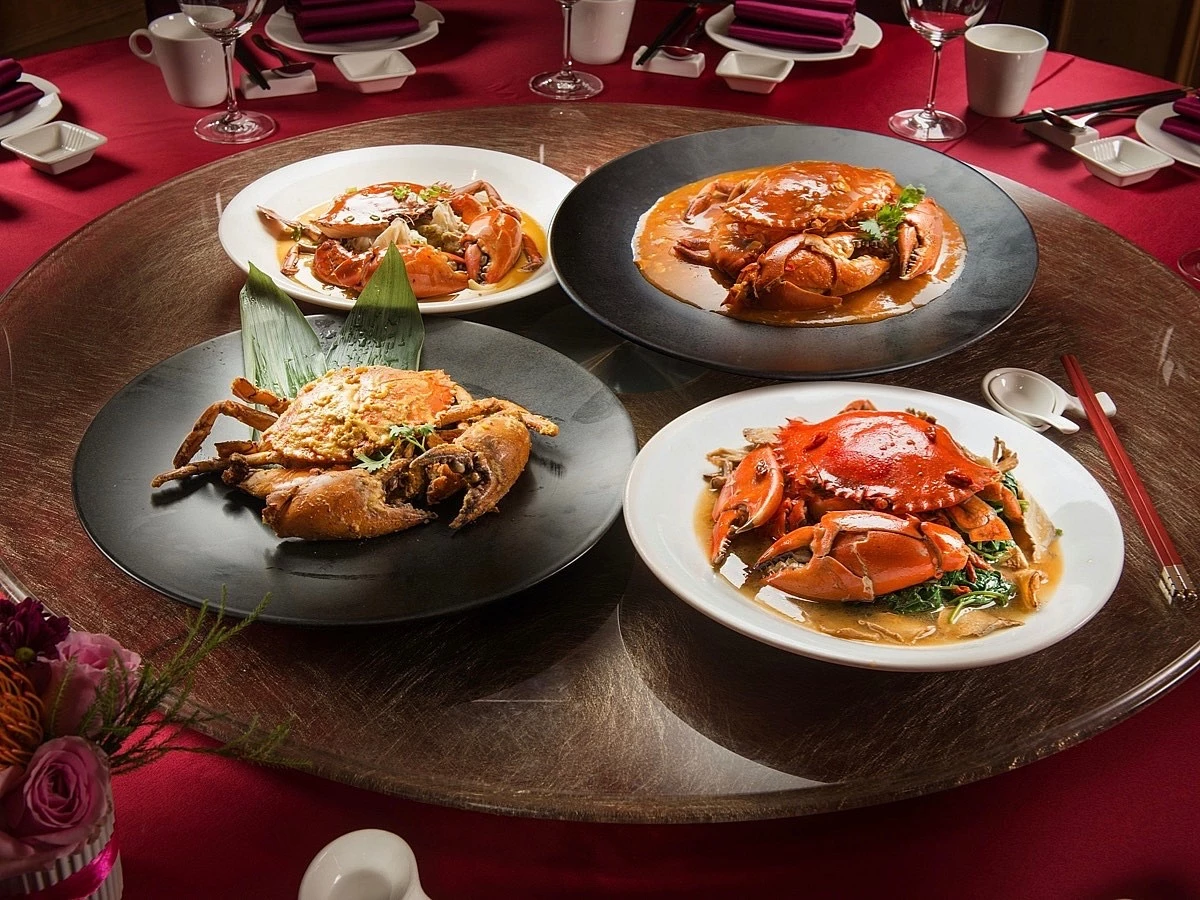 原先在高雄漢來大飯店屹立不搖的「福園台菜海鮮餐廳」，由國際名廚掌杓，讓辦桌菜、酒家菜與海鮮宴席菜同時保留古早味又能玩出新花樣，多年來一直被被譽為「南霸天台菜」，招牌餐點像是紅蟳米糕、魷魚螺肉蒜、砂鍋魚頭、封肉、海鮮熱炒...等都是每桌必點的好滋味。