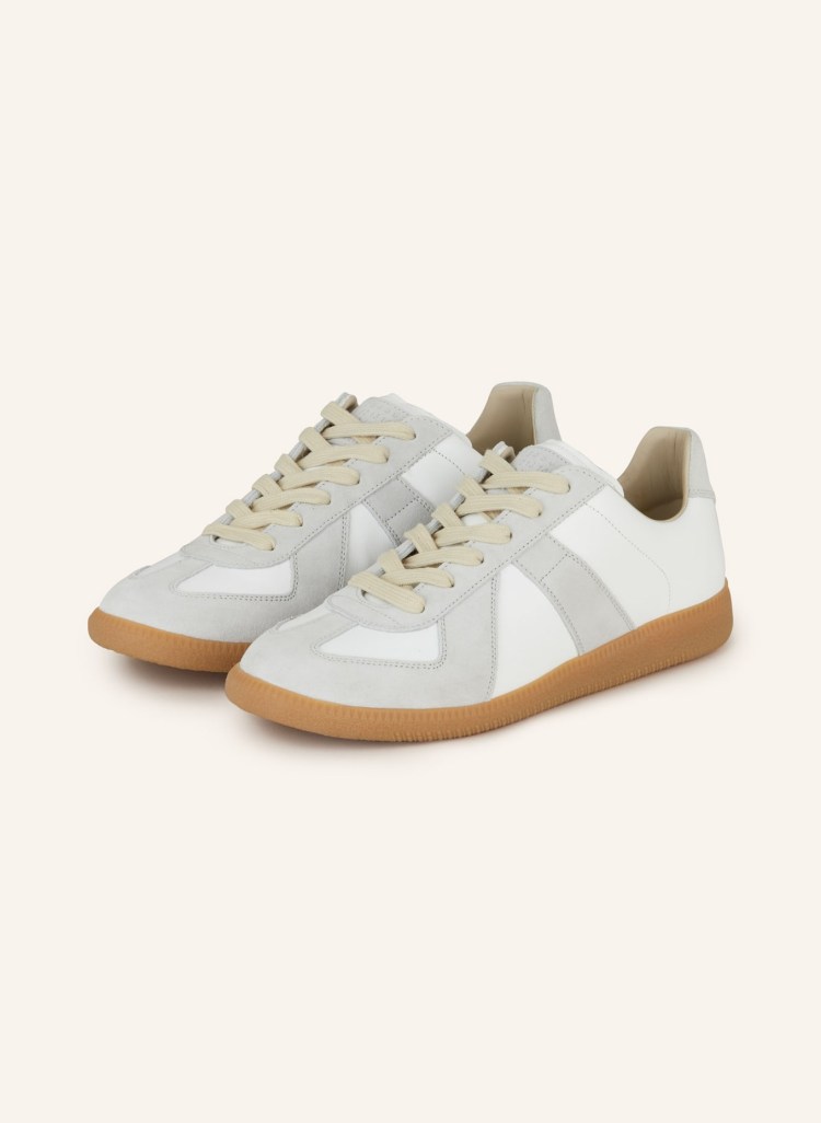 Maison Margiela 的經典「Replica Sneakers」是當今許多品牌推出德訓鞋、薄底鞋的參考藍本。