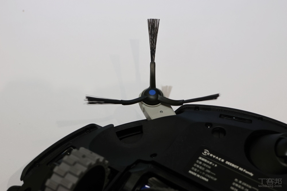 科沃斯X8 PRO OMNI掃拖機器人合體洗地機：恆壓滾筒活水洗地、早鳥價 32,988 元限時開跑