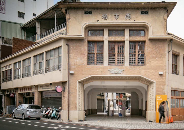 台南人俗稱的大菜市(西菜市場)，過去曾是舊城區裡的重要地標，悠久的歷史寫在老台南的共同記憶裡。