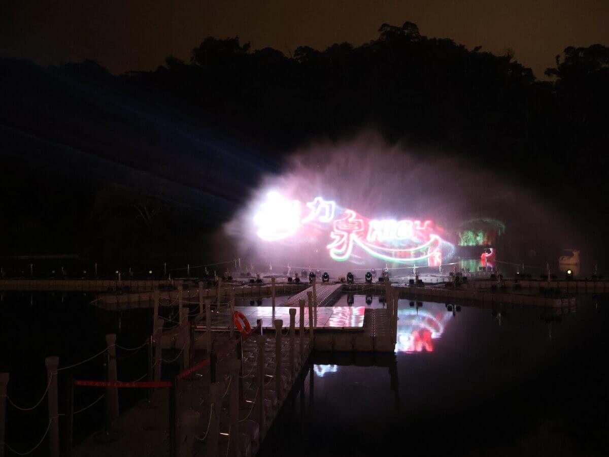 碧潭水舞半日遊 2026｜免費水舞秀只到 6/14！河景第一排賞 300 秒煙火、在地人氣鋼管鴨肉羹