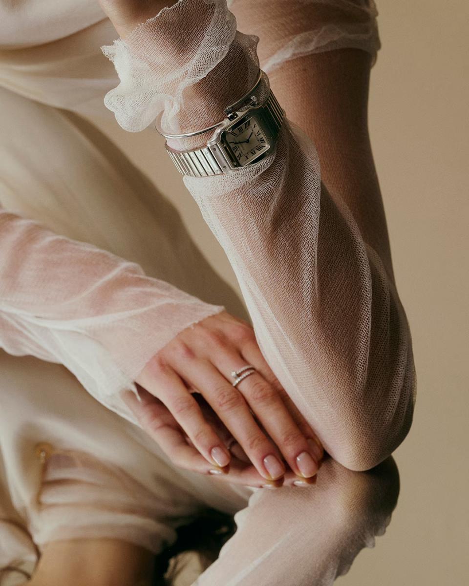 Santos 系列是一場飛行與時間的約定。1904年，航空先驅亞伯托・山度士-杜蒙（Alberto Santos-Dumont）向好友路易・卡地亞抱怨，飛行時從懷錶讀取時間既不方便又影響操控。卡地亞因此為他打造出一款方形圓角錶殼、外露螺絲的腕錶原型。