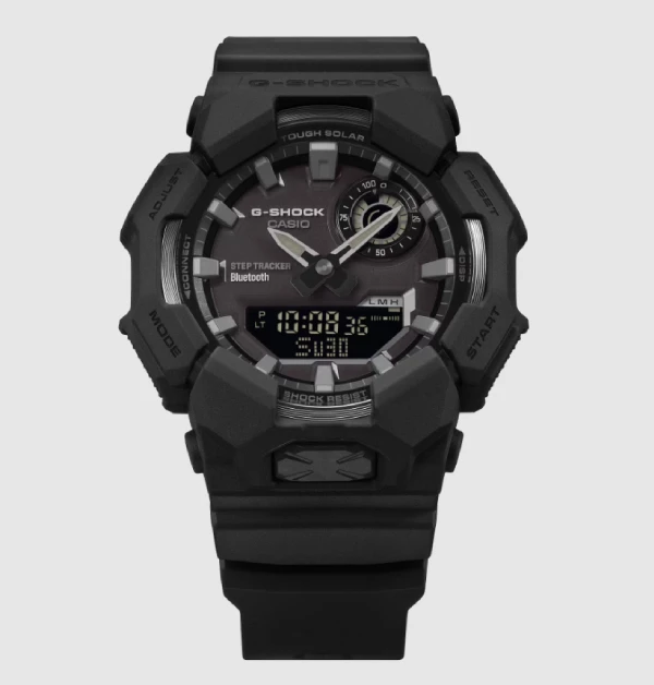「G-Shock」簡直就就是Vozinha現在職業生涯的完美寫照，不求奢侈的裝飾，只用最硬核的實力去抗下每一次重擊。在動輒滿手千萬名錶的足壇球星之中，這位40歲的戰士，用最接地氣、最能引起普通大眾共鳴的全黑「G-Shock」告訴世界：「真正的奢華與高貴不需要鑽石來襯托，只要站在球門前，那份守護國家的堅毅與溫情，就是手腕上最耀眼、最無法被複製的光芒！」（商品價格約：NTD 5,500）