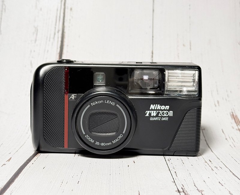 Nikon TW ZOOM 底片相機