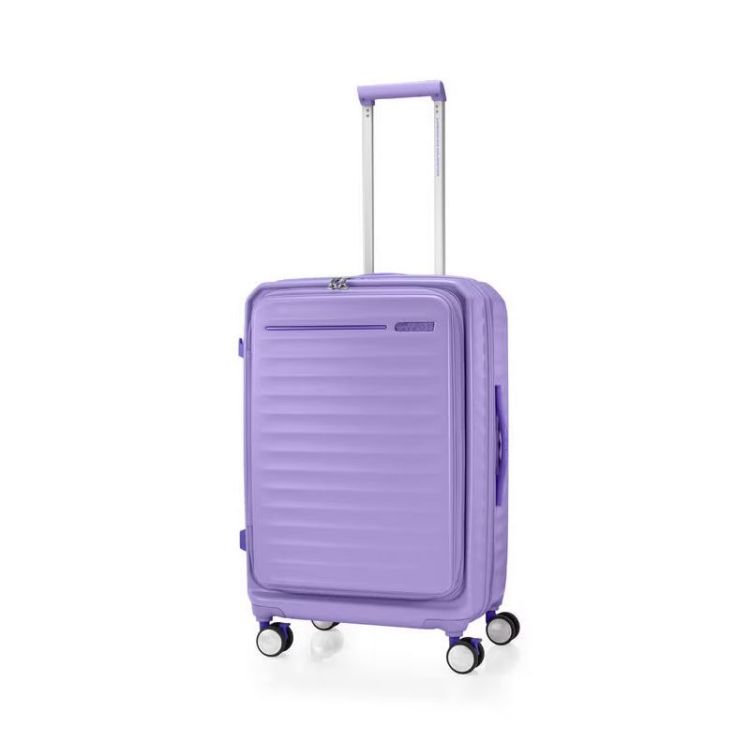 如果你偏好高CP值，American Tourister是很難忽略的存在。Frontec系列以上掀式擴充設計與活潑色彩著稱，薰衣草紫色調清爽不膩，搭配彈力避震輪與品牌創新的剎車技術，讓旅行體驗更往上一個層次。