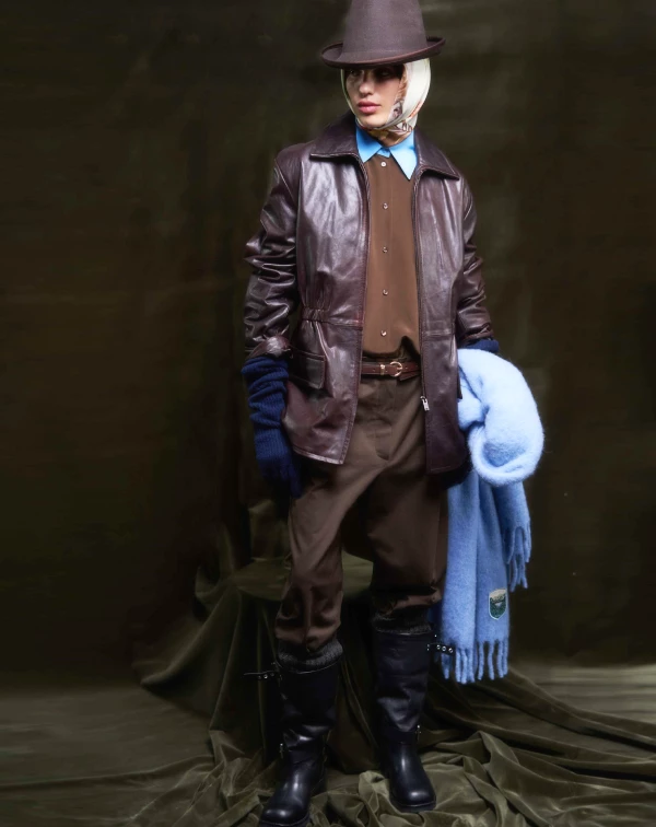 在風格愈發多元，且快速流動的當代時尚語境中，Weekend Max Mara透過與 Robert Rabensteiner的2026秋冬系列合作，再次證明經典並非靜止不變，而是在不同文化與生活場景中，持續被重塑與延伸。當服裝不再只是造型，而是連結自身內在與外在的媒介，也讓時尚真正回歸到「人」本身的光彩之中。