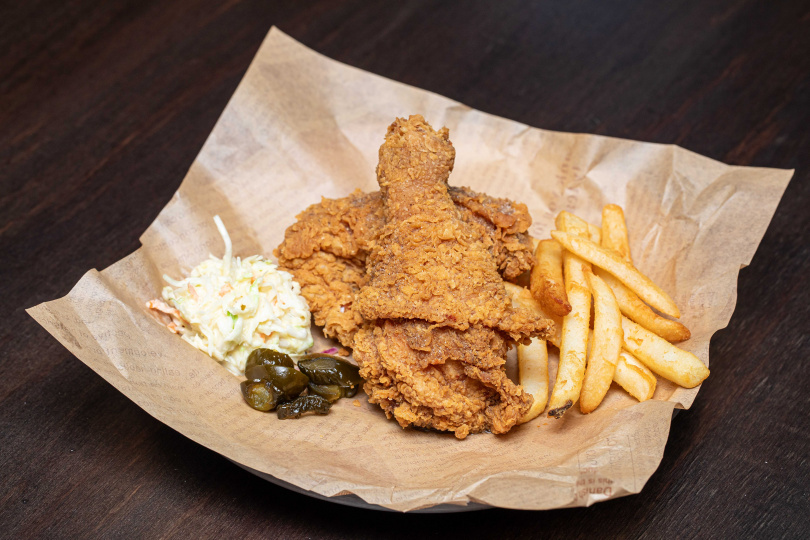 新餐飲品牌《炸激食堂》登場，扁可頌漢堡、經典炸雞、肉定食三味一次享用！ | LINE購物