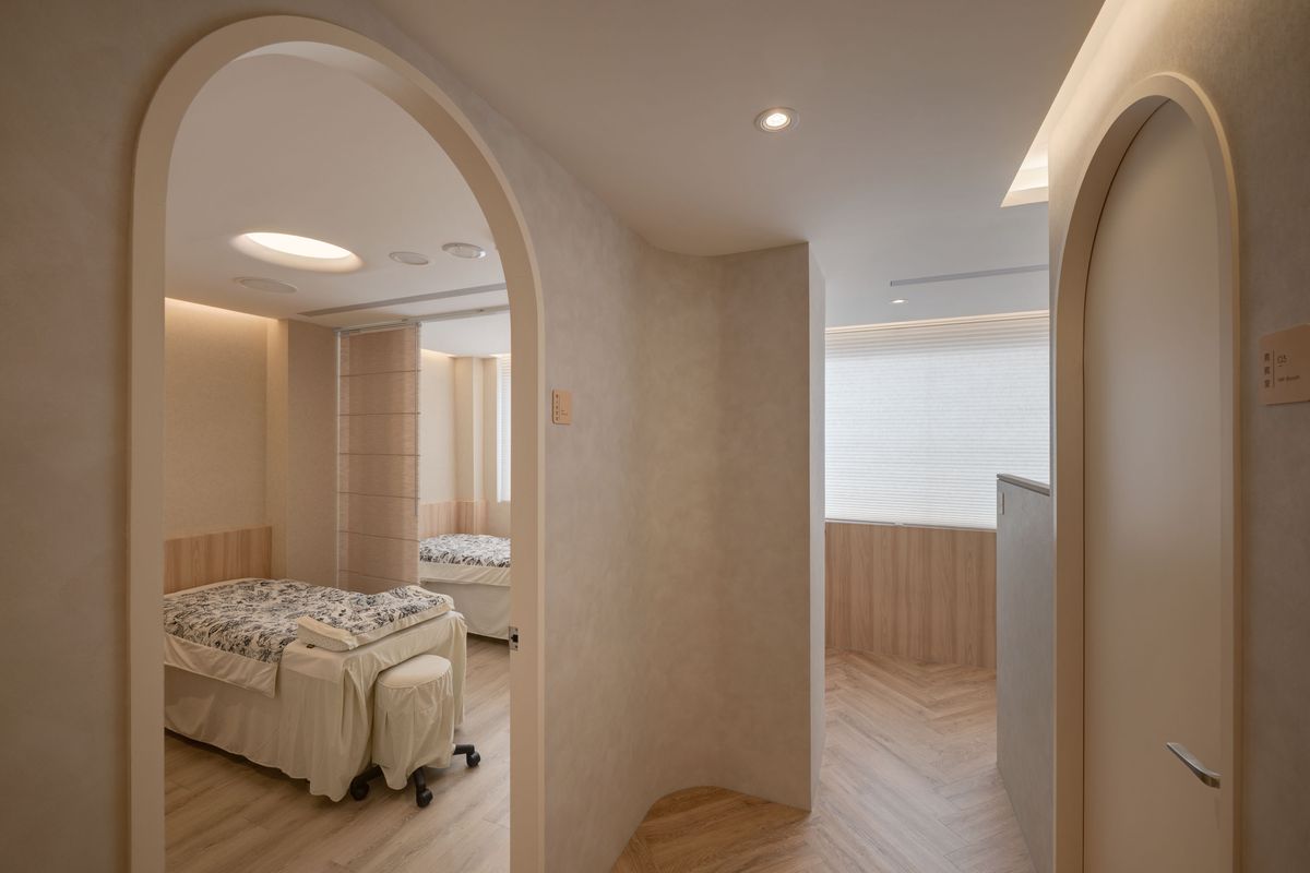 舒皓；醫美空間設計；診所室內設計；初白設計；醫美診所；商業空間；弧形設計；老屋翻新；室內設計