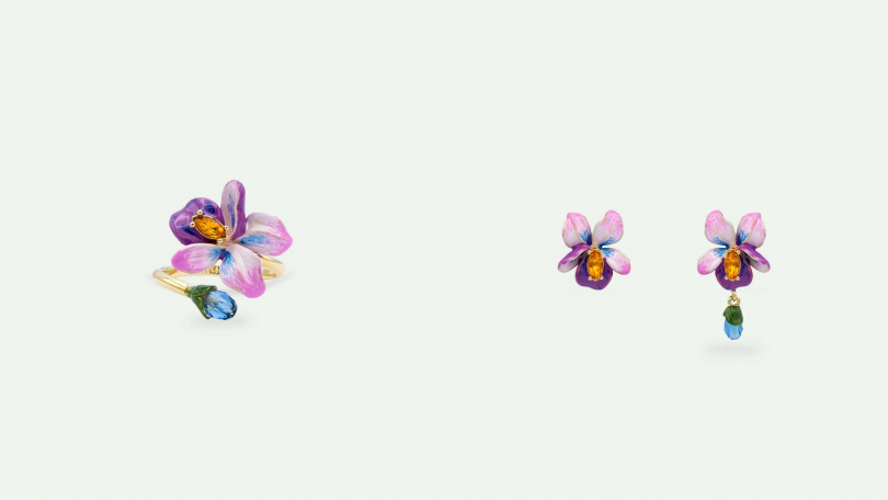 左：Les Néréides小小凡爾賽-紫羅蘭與切割水晶戒指 ／7,000元；右：紫羅蘭與切割水晶耳環 $5,000元（圖／品牌提供）