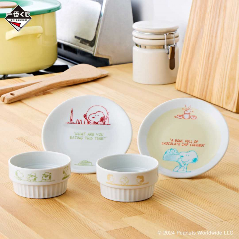 「史努比 -HAPPY AND RELAXING-」一番賞 可選款的 E 獎多角色陶瓷碗盤組。