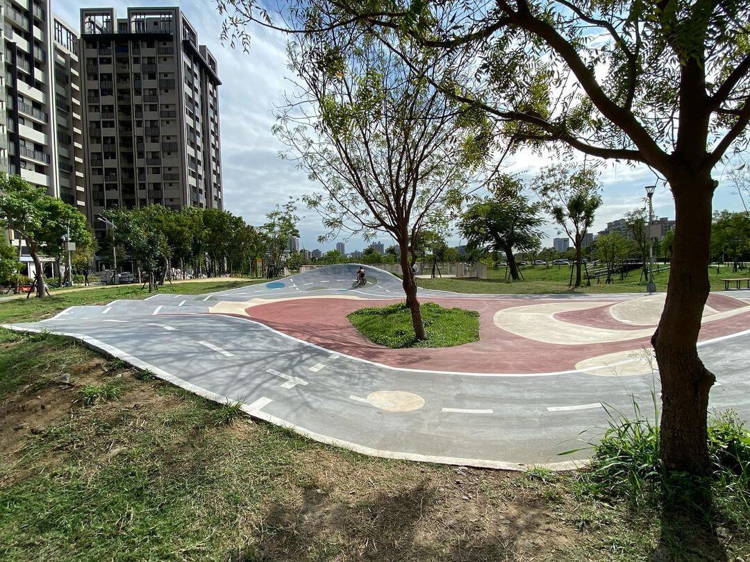 全台景點｜親子共融公園推薦！海邊的遊樂場、色彩繽紛的溜滑梯，享受孩子同樂的親子時光