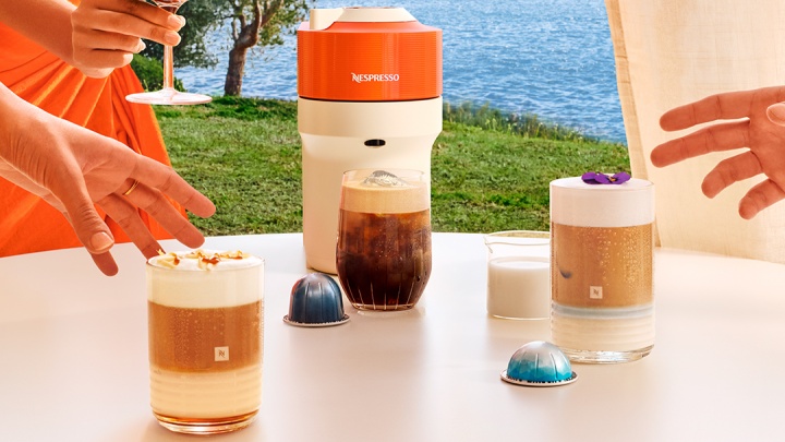 Nespresso 攜手 PANTONE 推出杏仁香草風味咖啡、聯名柑橘橙系列咖啡機與多款時尚配件