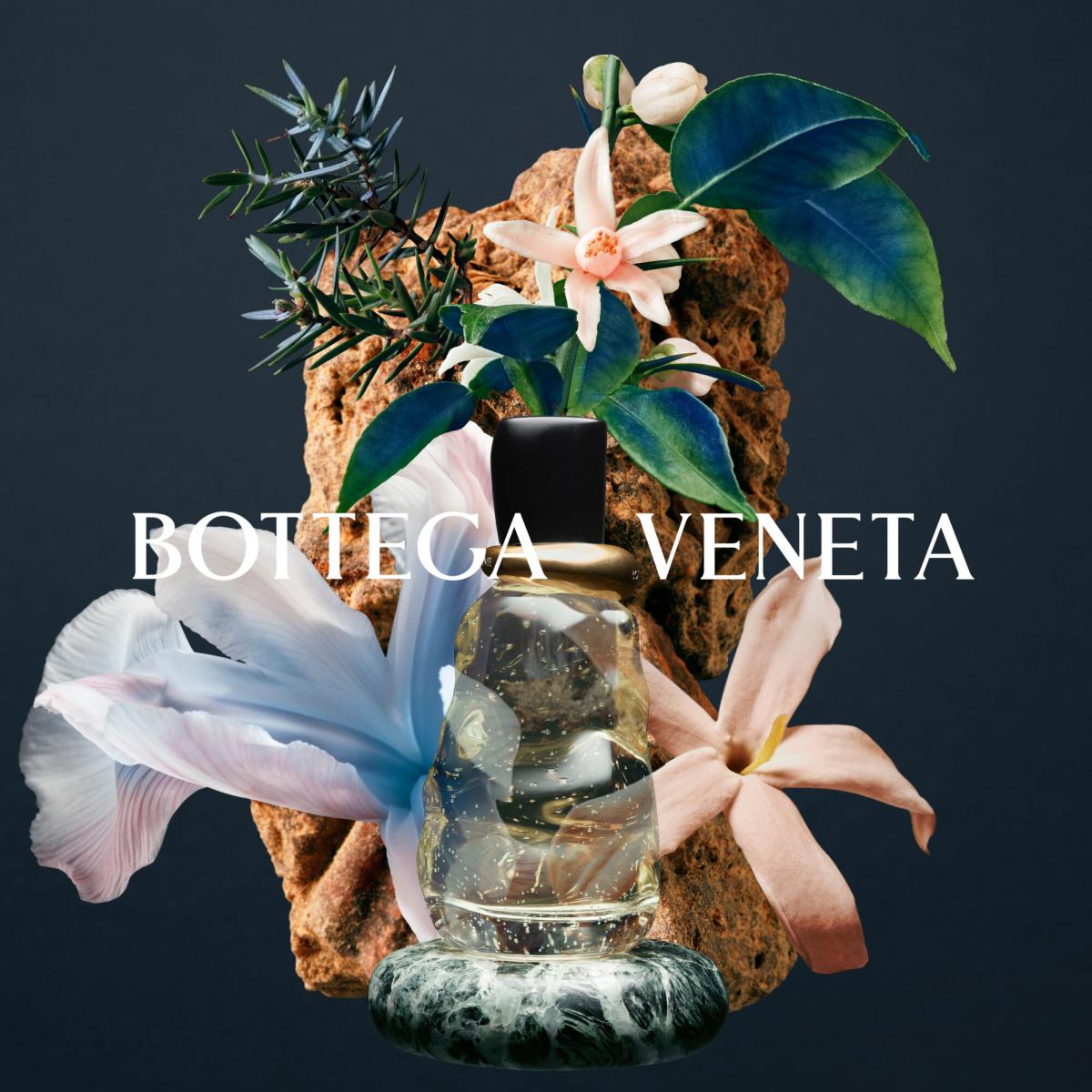 早在 2023 年，巴黎世家的母公司開雲集團（Kering）便已開始布局美妝市場，成立專責美妝部門，進一步擴展至香水與護膚品領域。集團延攬來自雅詩蘭黛（Estée Lauder）的高級副總裁暨總經理 Raffaella Cornaggia 擔任開雲美妝部門的執行長，統籌巴黎世家（Balenciaga）、Bottega Veneta（寶緹嘉）、Alexander McQueen（亞歷山大・麥昆）等品牌的美妝業務發展。