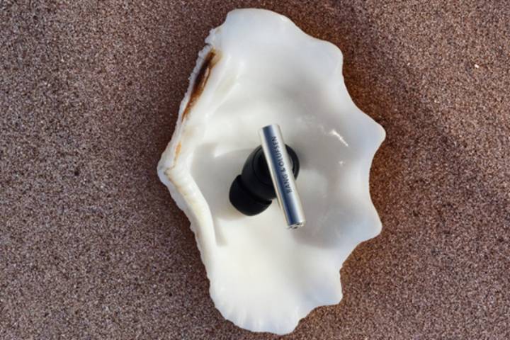 Bang & Olufsen 推出全新真無線耳機 Beo Grace！結合鋁製工藝與頂級聲學設計，售價  $40,800 元