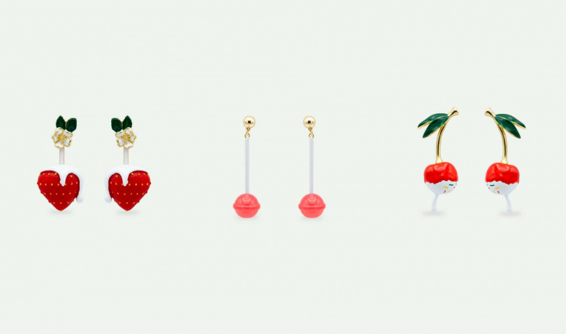 Les Néréides 甜蜜童年-奶油草莓耳環／6,700元、棒棒糖耳環／4,000元；櫻桃耳環／6,700元（圖／品牌提供）
