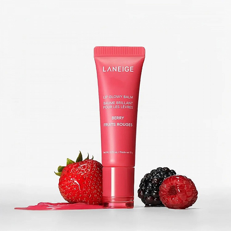 馬丁同款蘭芝果凍水光潤唇膏，糖果色系包裝精巧可愛，一拿出來就讓人心情加分，更是許多美妝榜單上的常勝軍。不僅適合日常隨時補擦，也非常適合作為唇妝前打底使用，讓後續唇彩更服貼、不顯紋。（價格：NTD580）         Cortis護唇膏推薦7： Nivea妮維雅 極致保濕護唇膏   Source:Nivea  這款「極致保濕護唇膏」專為乾燥、脆弱雙唇打造。膏體富含乳木果油與蜂蠟，能深層滋養唇部肌膚，修護乾裂、脫皮問題，同時有效淡化唇紋，讓雙唇恢復柔嫩細緻。另含 SPF15 防曬係數，日常外出也能安心防護。（價格：NTD169）         Cortis護唇膏推薦8： Nivea妮維雅 潤澤修護護唇膏   Source:Nivea  Nivea經典藍罐延伸的護唇系列絕對不會讓妳失望！膏體富含乳木果油與蜂蠟，深度滋養乾燥唇況，同時內含SPF15防曬配方，更能有效抵禦紫外線造成的暗沉與乾裂。質地滑順不黏膩，全天候維持雙唇柔嫩與自然光澤。（價格：NTD169）            Cortis西裝穿搭是Dior！趙雨凡雙排扣西裝爆紅，新設計師首系列熱搜 Cortis穿搭10解析：帶動Y2K穿搭，2026金唱片上身台灣品牌？ 這7位K-pop男孩來自台灣！Cortis趙雨凡曾是田柾國伴舞，「他」solo出道掀熱議 CORTIS AAA造型台灣設計師操刀！Namesake 5介紹：LVMH大獎也欽點