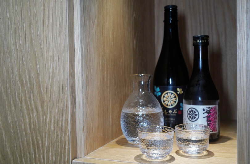 若訂購雙人或4人套餐並體驗店家專屬純米大吟釀，小匠（前）優惠價896元、大匠優惠價2,080元。（圖／魏妤靜攝）