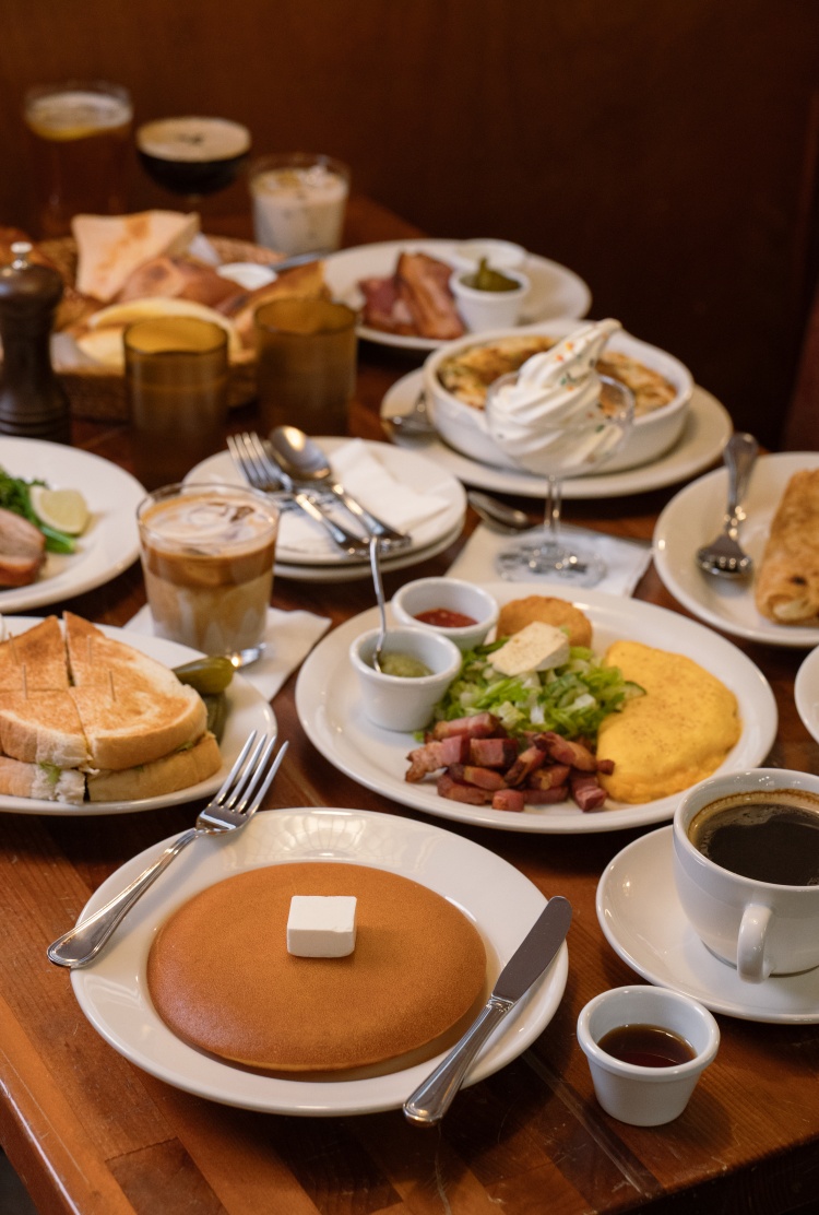 「整天可以吃的經典早餐盤」與「煎鬆餅」,Source:民生早午餐 By 貓下去