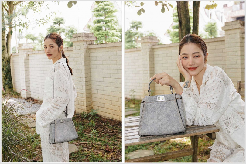 許路兒這樣穿實在太時髦！配起來清爽又乾淨！FENDI 2025夏季限定系列雕花套裝，搭配FENDI Peekaboo灰色手提包 （圖／許路兒 ig）