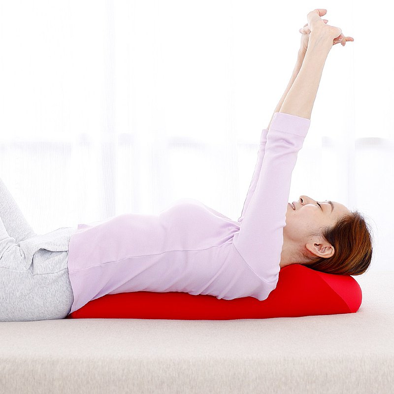 日本王樣の舒背拉伸枕－共2色