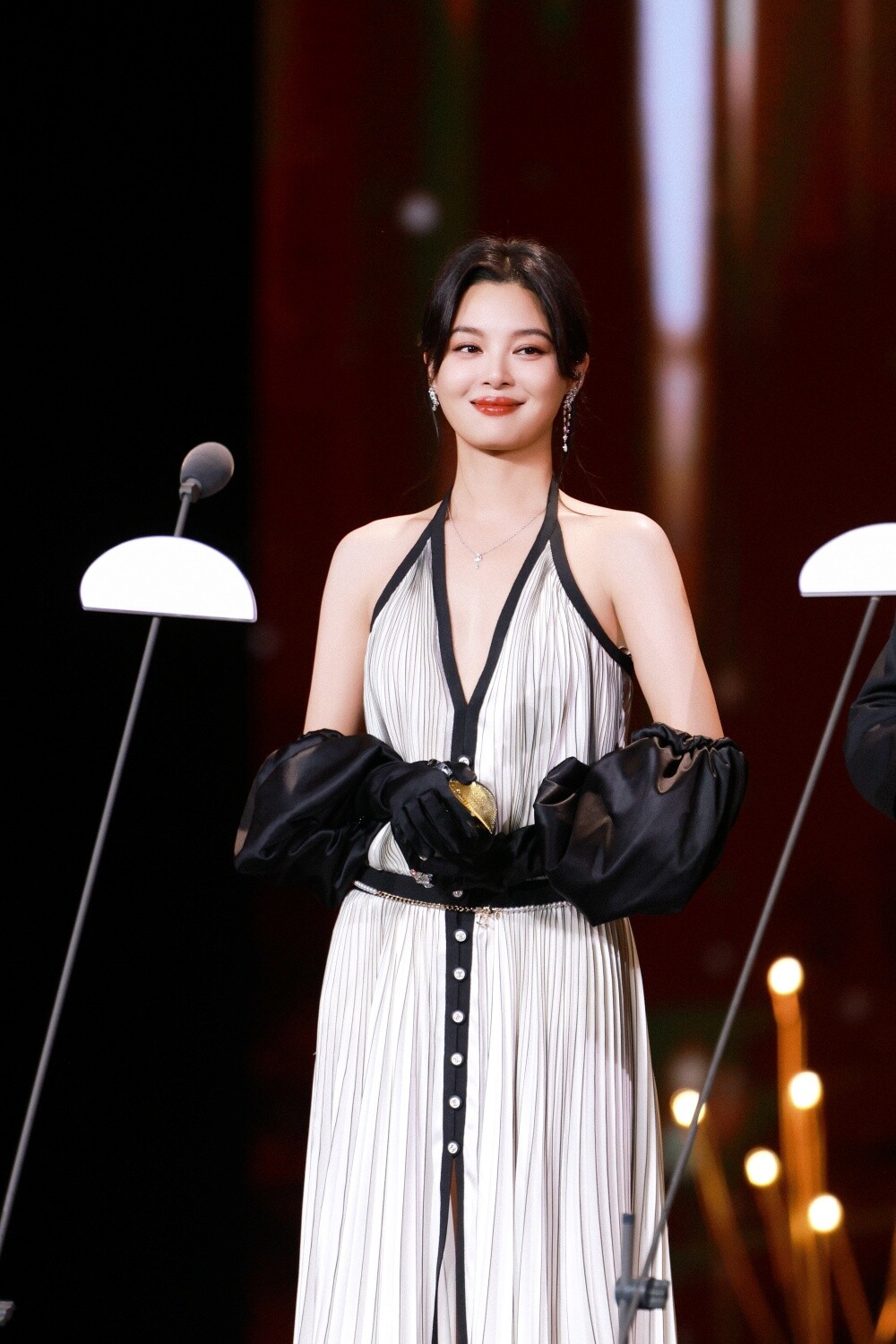 陸劇《慶餘年2》演員古裝vs時裝！張若昀比第1季上相，李沁仙氣，辛芷蕾、宋軼時裝也美