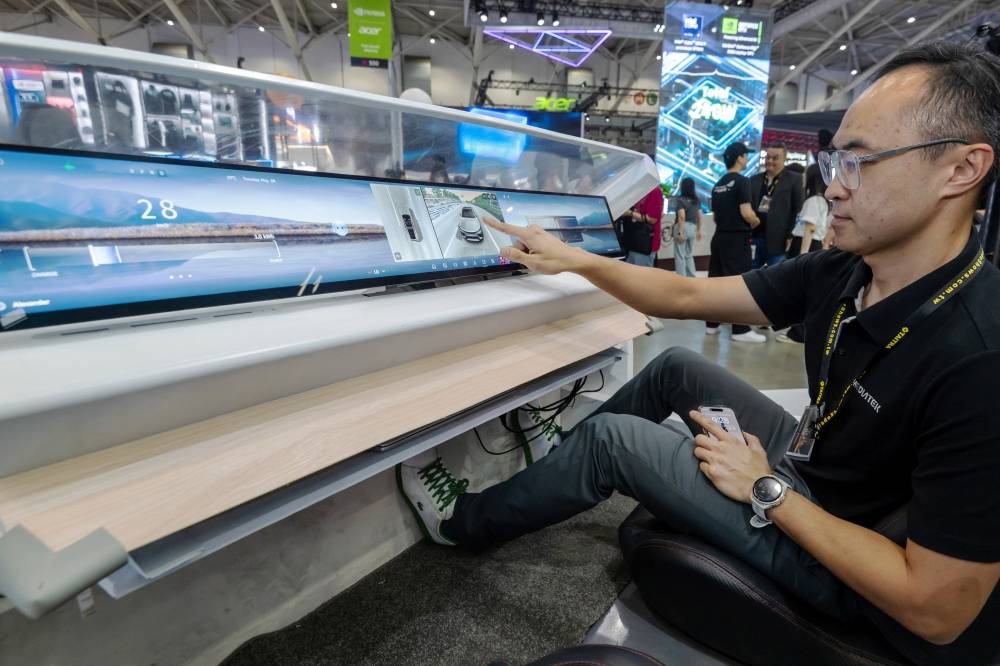 【COMPUTEX 2025】聯發科展出 AI 客製化晶片與混合運算方案，結合 5G、邊緣 AI 與智慧汽車技術