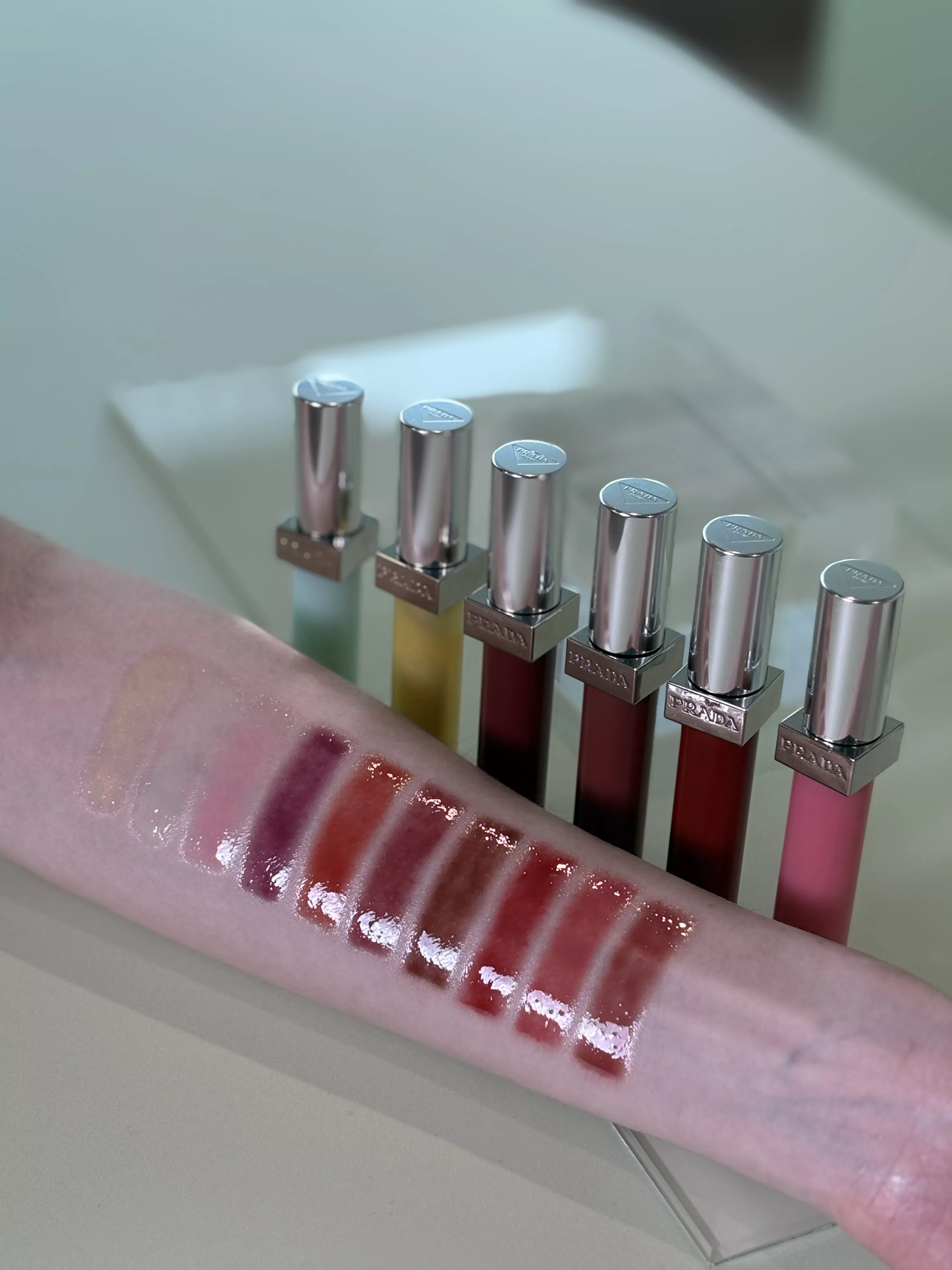 PRADA 率性持光凍唇釉 全10色 | NTD1,650