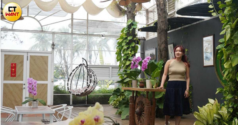 曾被用作《我的婆婆怎麼那麼可愛2》取景地的玻璃屋，成為蘭都觀光工廠現在最熱門的打卡點。（圖／魏妤靜攝）