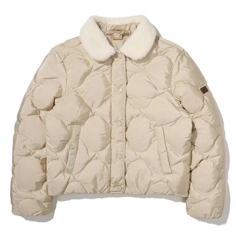 BBC EARTH奶油色羽絨外套／5,580元（圖／品牌提供）