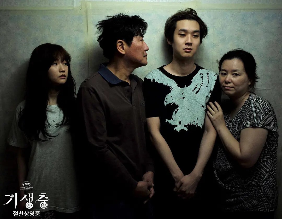 《低谷醫生》演員「戲外秘密」！朴信惠媽增重10公斤演紅《寄生上流》，她是李善均同學