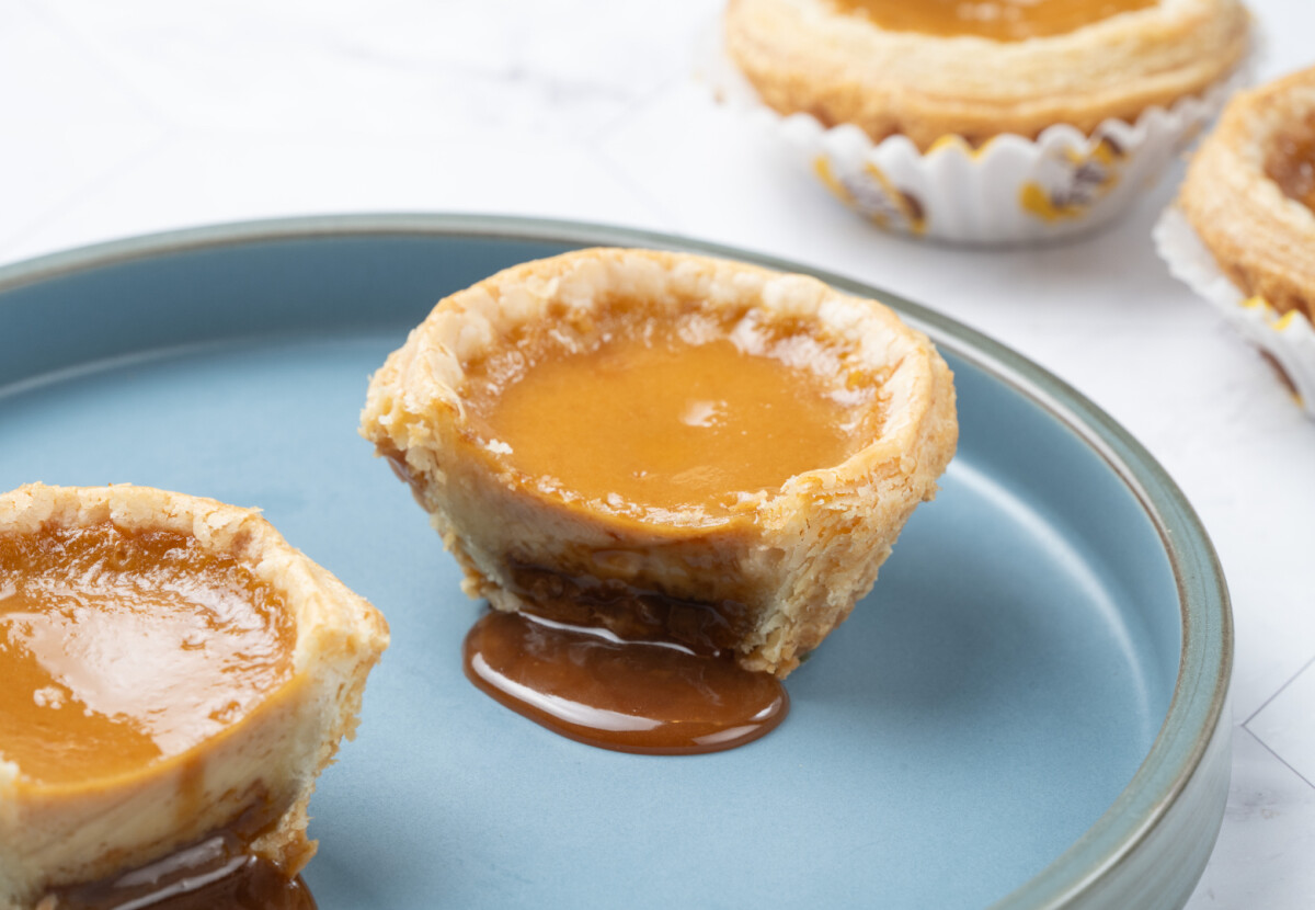 買一送一！檀島香港餐廳全新「海鹽焦糖蛋塔」登場，焦糖內餡誘人，蛋塔控再享優惠價